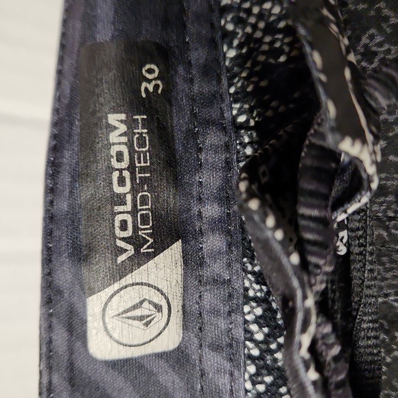 Volcom Mod-Tech Men's sz 30 waist w/drawstring one right pocket Shorts - Picture 4 of 6